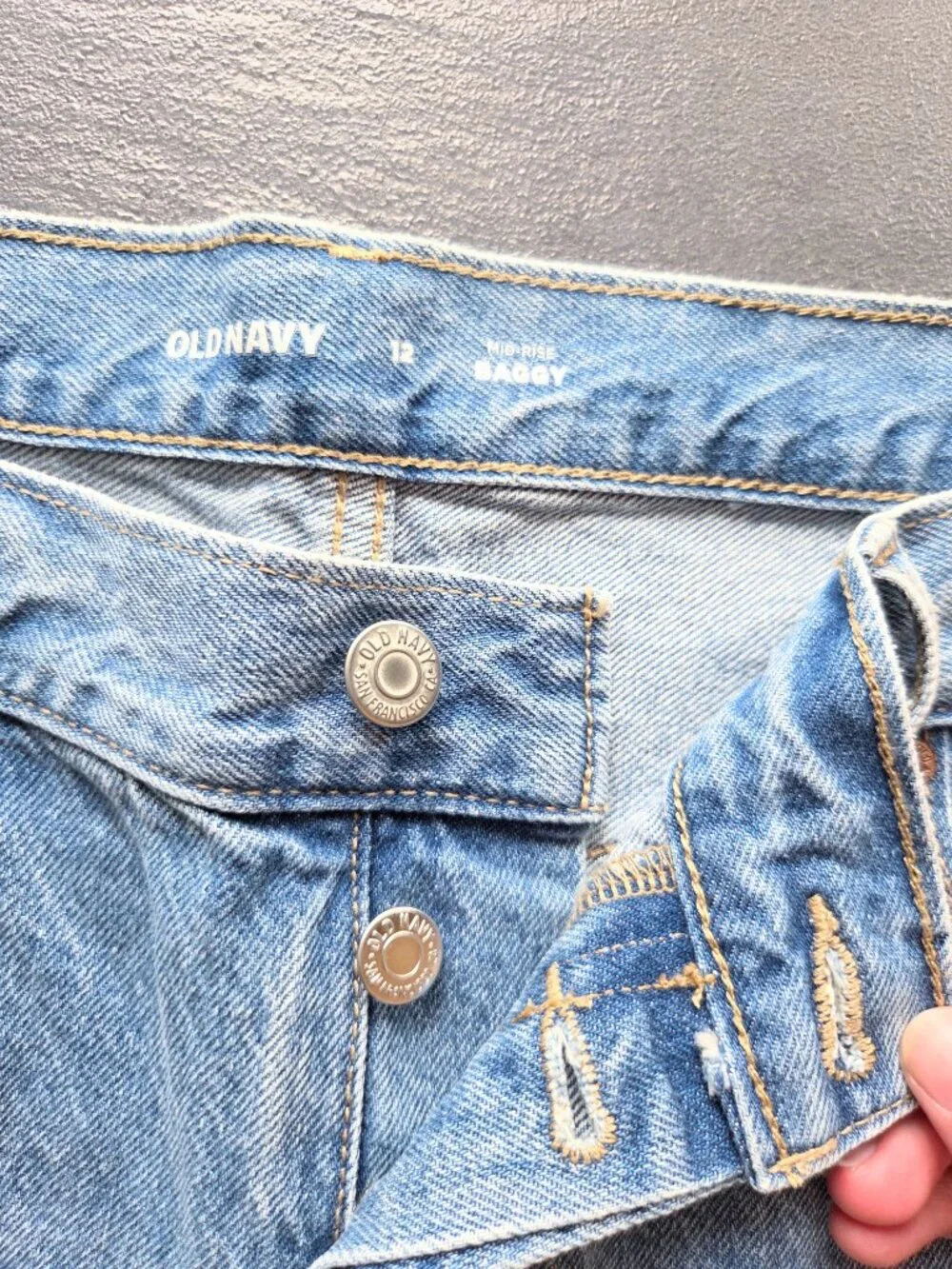 Old Navy Mid Rise Baggy Blue Wash Cut Off Denim Jean Shorts 12 - New with tags